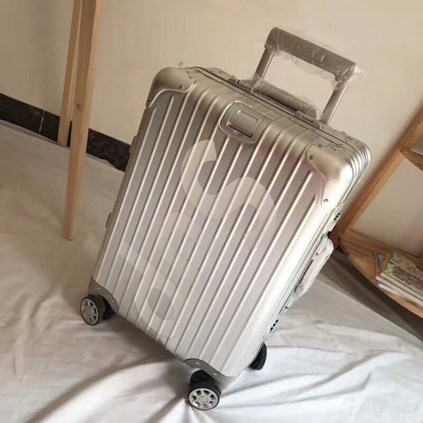 シュプリーム × RIMOWAスーパーコピー トパーズ 4輪 33L マルチホイール IATA シルバー 8041203